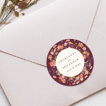 Boho Fall Rustic Wildblomma Blommigt Bröllop Runt Klistermärke<br><div class="desc">Fira din speciella dag med denna Boho faller vattenfärgen Blommigt elegant brinnande, bränd orange terracotta och Bröllop personlig Sticker från elfenben, designad för att ge en aning värme och elegans till bröllop i höst. Med en vacker arrangemang av vattenfärgade, handmålade vilda blommor i elegantens rik med burg bakgrund fångar denna...</div>