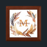Boho Feather WAN Monogram Minnesask<br><div class="desc">På lådans täckmantel finns bilden av en vacker fåfänga stil. Färg som används är rik ,  tankrar,  golder,  grått och blått. Monogrammet ligger i guld i mitten,  med ditt namn eller annan text i brunt över det.</div>