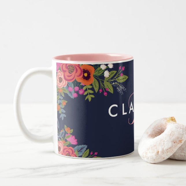 Boho Flowers - Flottblått med Rosa Monogram Två-Tonad Mugg (Med munk)