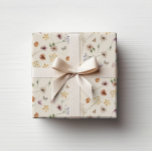 Boho Flowers Wrapping Papper Presentpapper<br><div class="desc">Den här snyggten och eleganten Boho Flowers Wrapping Pappra har fantastiska,  handmålade,  vildblommor med vattenfärg som arrangeras i ett vackert mönster. Sök efter matchande objekt i samlingen Boho Wildblomma Bröllop.</div>