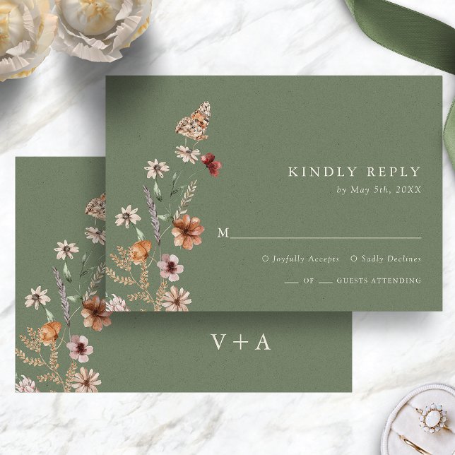 Boho grön blomster OSA kort (Boho Sage Green Wildflower RSVP Card with Butterfly by Painted Paperie
)