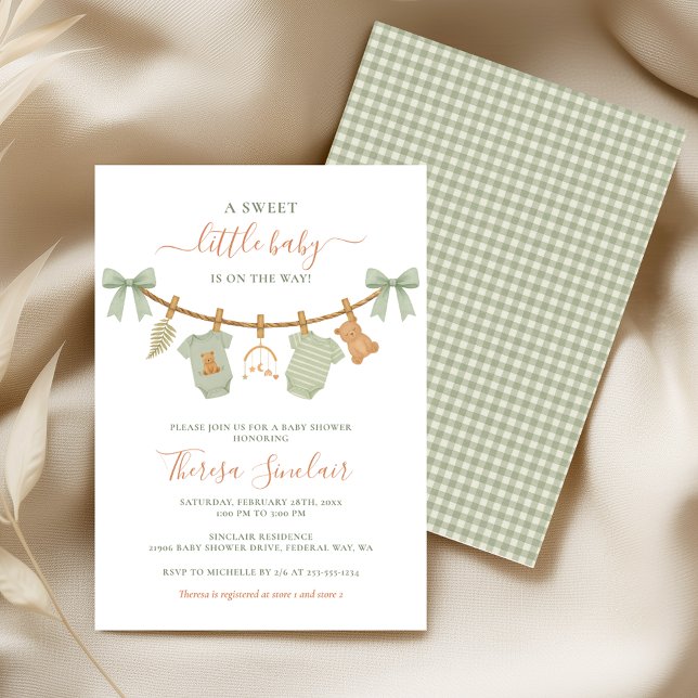 Boho gröna kläder Linje Baby Shower Inbjudningar (Sage Green Boho Clothesline Baby Shower Invitation)