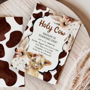 Boho Highland Cow Jag är en flicka första födelsed Inbjudningar