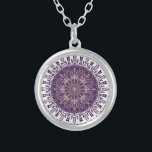 Boho Hippie Kaleidoscope Lila Mandala Mönster Silverpläterat Halsband<br><div class="desc">Gå in i en lugn värld och harmoni mellan andlig och denna fantastiska boho stil mandala-design. Låt det vara  som en försiktig påminnelse att ta till sig det nuvarande ögonblicket,  odla mindhet och fira sammankopplingen av hela sak.</div>