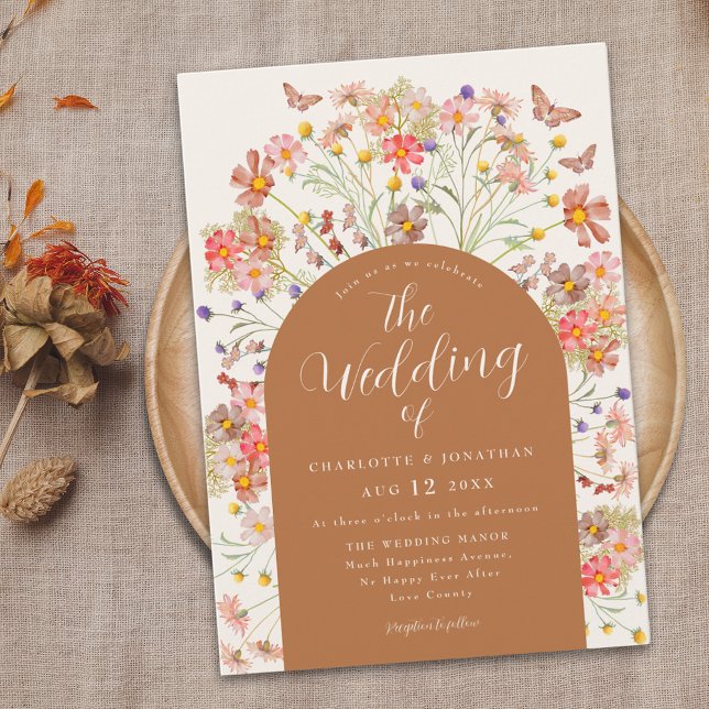 Boho Höst Vilda Blommor Fjäril Bröllop Inbjudningar (Boho fall wildflower butterfly terracotta arch wedding invitation with elegant modern script )