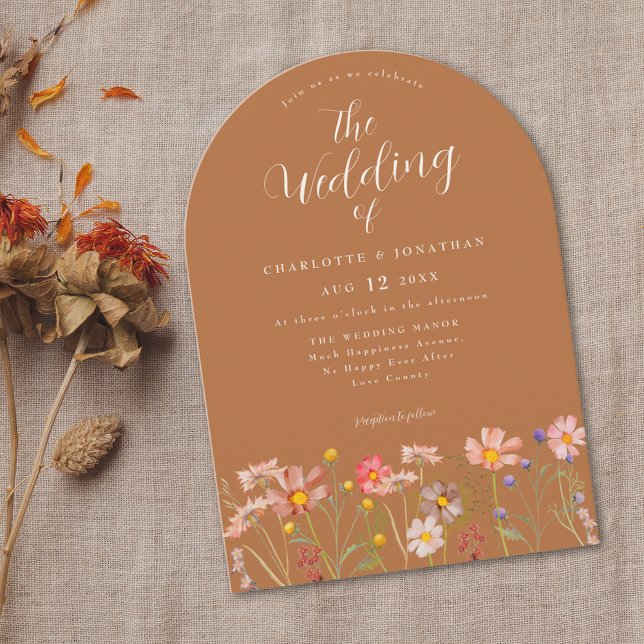 Boho Höst Vilda Blommor Terrakotta Bröllop Inbjudningar (Boho Wildflower meadow elegant arch terracotta burnt orange fall Wedding invitation )