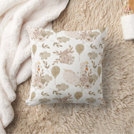 Boho i Neutralt: Elegant Baby Svanar Nursery Kudde