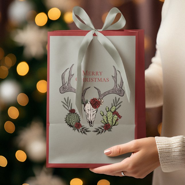 Boho jul Skull, Antlers, Ro och Cactus (Elegant & Festive Bohemian Reindeer Skull & Antlers Adorned in Roses. Cactus Flowers andRed Berries.)