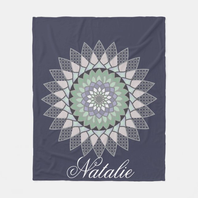 Boho Lavender Lotus Mandala Monogram Fleecefilt (Framsidan)