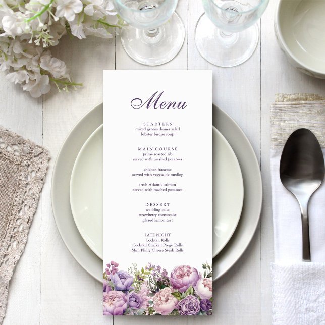Boho Lila Blommig Bröllopsmeny Meny (Boho Lilac Floral Wedding Menu on white and silver wedding table.)