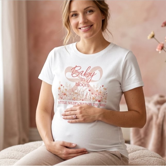 Boho Liten Vildblomma Baby i Knopp Mamma T Shirt (Skapare uppladdad)