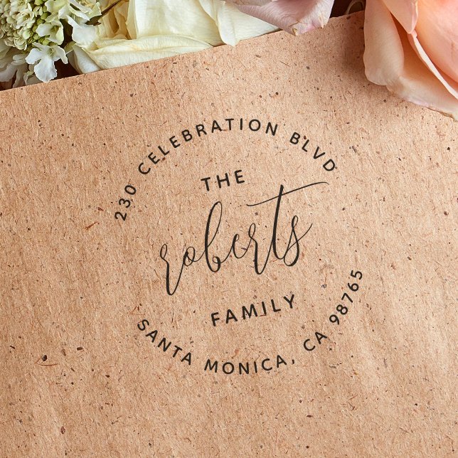 Boho Minimalist Round Logotyp Family Namn Adress Stämpel (Rubber Stamp Mock-up)