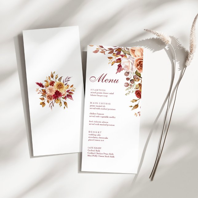 Boho Modern Burnt Orange Terracotta Blommigt Bröll Meny (Boho Modern Burnt Orange Terracotta Floral Wedding Menu on a sunny white table.)