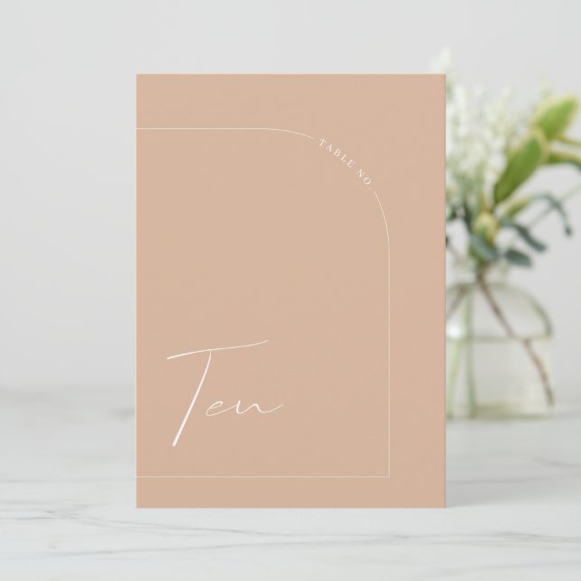 Boho Modern Tan Arch Bord Ten Bordsnummer (Stående Fram)