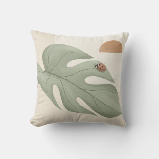 Boho Monstera blad & Nyckelpiga Kastkudde — Salvia Kudde