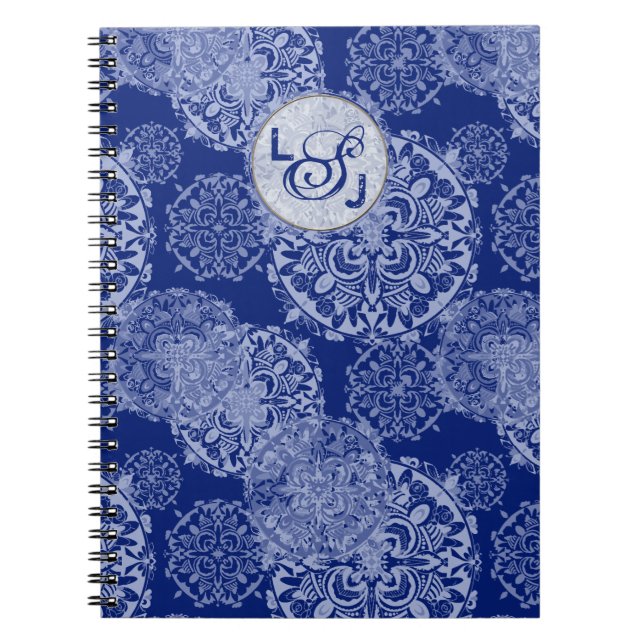 Boho Moody Blues Mandalas Monogram Anteckningsbok (Framsidan)