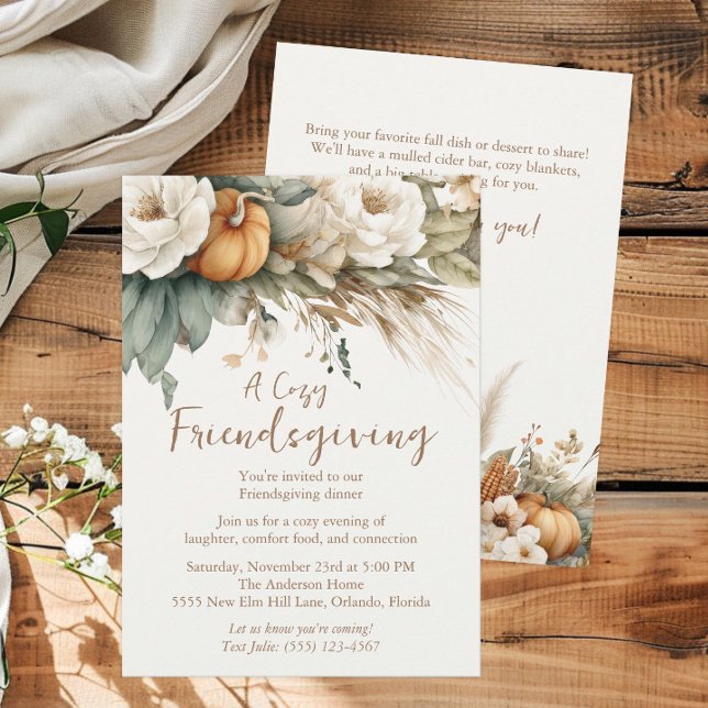 Boho Neutralt Blommigt Pumpkins QR Code Friendsgiv Inbjudningar (Boho neutral floral, greenery, and pumpkins Friendsgiving invitation)