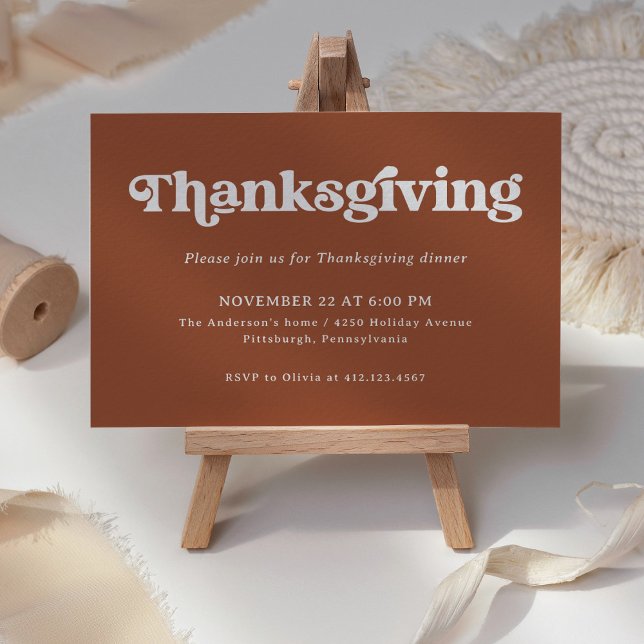 Boho och Retro Terracotta | Thanksgiving Middag Inbjudningar (A retro, boho Thanksgiving invitation on a terracotta background)