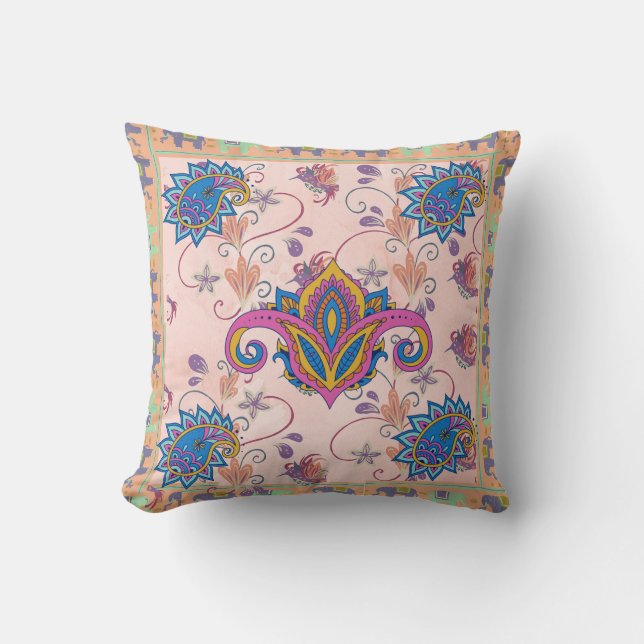 Boho paisley and elephant pattern_lmandala artwork kudde (Framsida)