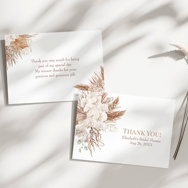 Boho Pampas Garden Möhippa - tack för ditt kort (Boho Pampas Garden Bridal Shower Thank You Card on a sunny white table.)
