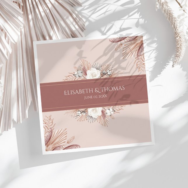 Boho Pampasgräs Bröllop  Pappersservett (Boho Pampas Grass Wedding Napkins on a sunny white table with dry palm leaf.)