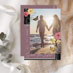 Boho Plum Lila Wildblommor Photo Save Date Spara Datumet<br><div class="desc">Wildblommor Plum Lila Photo Spara datumkortet. Påminn dina vänner och din familj om ditt bröllop-datum med den här blommigten, mauve, blommor, fotospara datumkortet, med en söt, vit typografi, över en slående plommonbakgrund och lila och svart bakgrund bredvid ett snyggt av det par som ska visas som du kan anpassa, omgivet...</div>