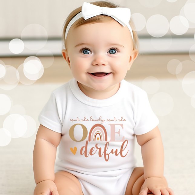 Boho Rainbow är inte Onederful Bodykostym T Shirt (Isn't she lovely, Isn't she Onederful Bodysuit)