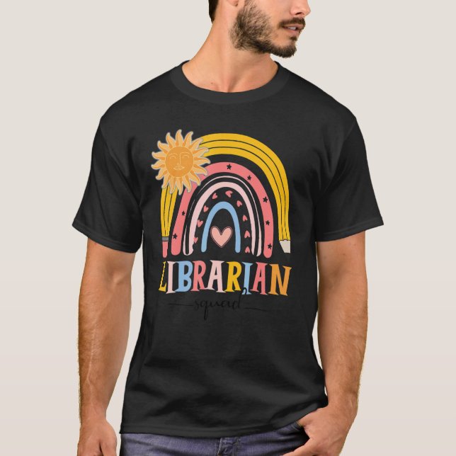 Boho Rainbow Librarian Squad First Day of School T Shirt (Framsida)