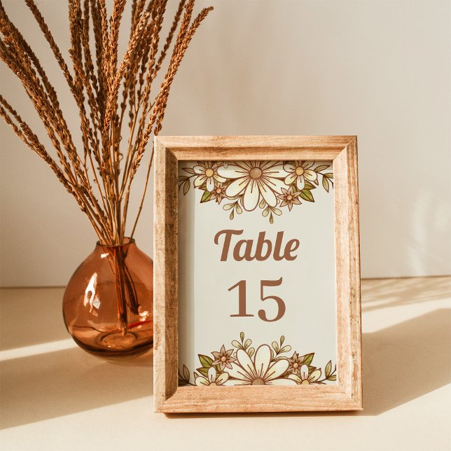 Boho Retro Flowers | BRÖLLOP Bordsnummer (A retro floral design decorates these trendy wedding table numbers)