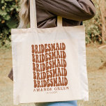 Boho Retro Terracotta Personlig Bachelorette Tygkasse<br><div class="desc">Tittar du för perfekt-festgåva? Se bara vår personlig i väskan! Vårt tote bags är perfekt för vilken brud som helst. Oavsett om du planerar ett strandbröllop eller en bakgård, BBQ, så kommer tote bags att bli ditt medhjälpare. De gör inte bara presenter av underbar möhippa, utan de är också perfekter...</div>