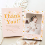 Boho Rosa and Gult Photo Daisy Birthday Tack Kort<br><div class="desc">Det här fina kortet är perfekten för att visa uppskattning efter ett vår-inspirerat födelsedagsfirande, och det bästa är att det kan anpassas så att varje kort blir unikt för dig. Tack vare en liten kombination av daisy för rosa och gult är det här kortet ett uttryck för vår glatta innersta...</div>