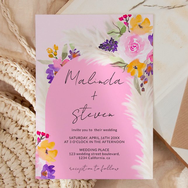 Boho rosa blommigt pampas ökenbåge bröllop inbjudningar (Boho pink floral pampas desert arch wedding invitation on pink)