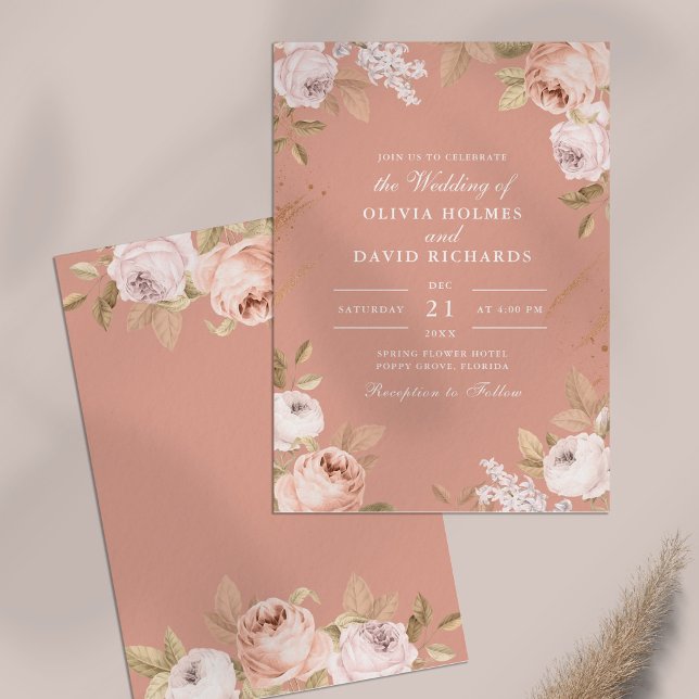 Boho Rosa Peonies bröllopsinbjudan Inbjudningar (Boho Pink Peonies Wedding Invitation on a table)