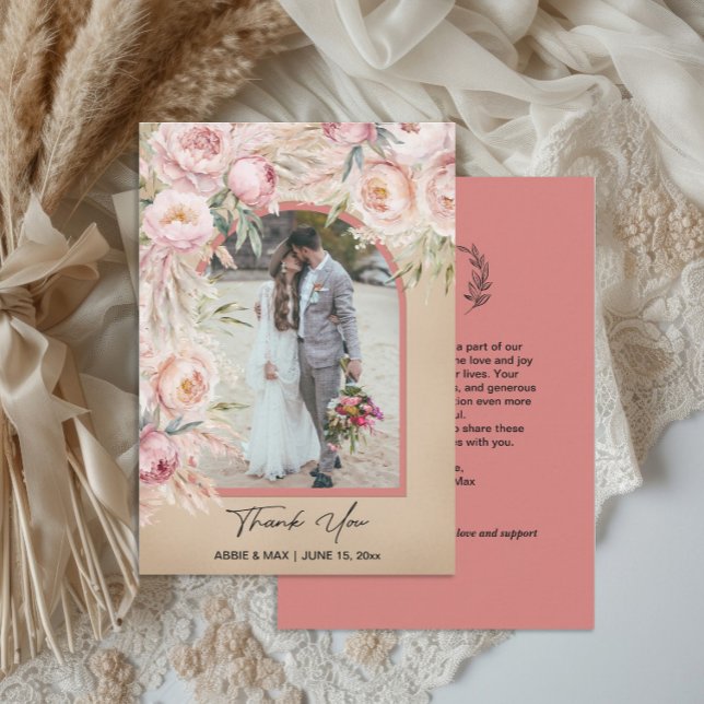 Boho Rosenskär Terrakotta Valvbåge Foto Monogram B Tack Kort (Boho blush pink floral, terracotta, and pampas grass arch-photo wedding thank you card)