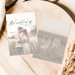 Boho Rustic Overlay Photo Bröllop Inbjudningar<br><div class="desc">Fira din speciella dag med vår Boho Rustic Overlay Photo Wedding-inbjudan. Med ett boho stil-pars foto övertäckt med elegantens kalligrafi är det perfekt för ett tidlöst,  romantiskt bröllop. Layouten fram och tillbaka blandar modern med minimalism med chic och elegans,  perfekt för utomhus- eller destinationsbröllop.</div>
