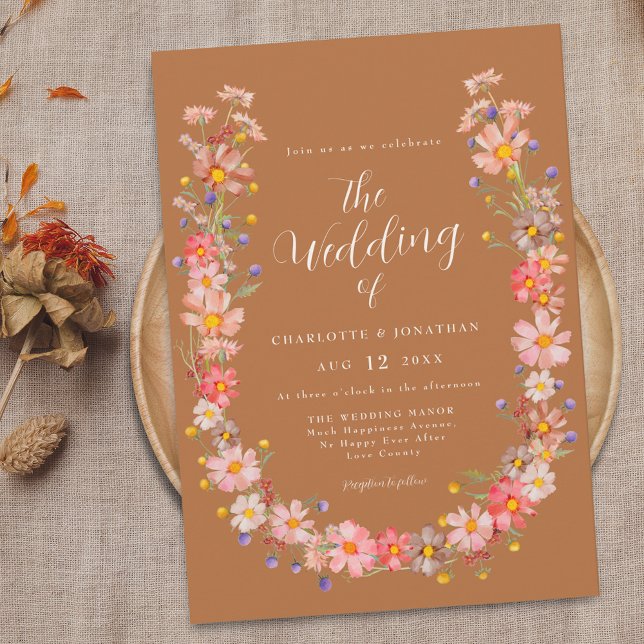 Boho Rustik Höstbröllop med Vilda Blommor Inbjudningar (Boho rustic floral wreath fall terracotta wedding invitation Watercolor wildflowers elegant script)