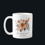 Boho Sage Terracotta Blommigt Bridesmaid Mugg<br><div class="desc">Det här är en boho blommigt brudesaid mugg med en terracotta sage bouquet. Redigera namn i mugg för att skapa perfektens bridesserbjudanden till dina flickor! Markera "redigera med designen verktyg" om du vill visa alla redigeringsalternativ:)</div>