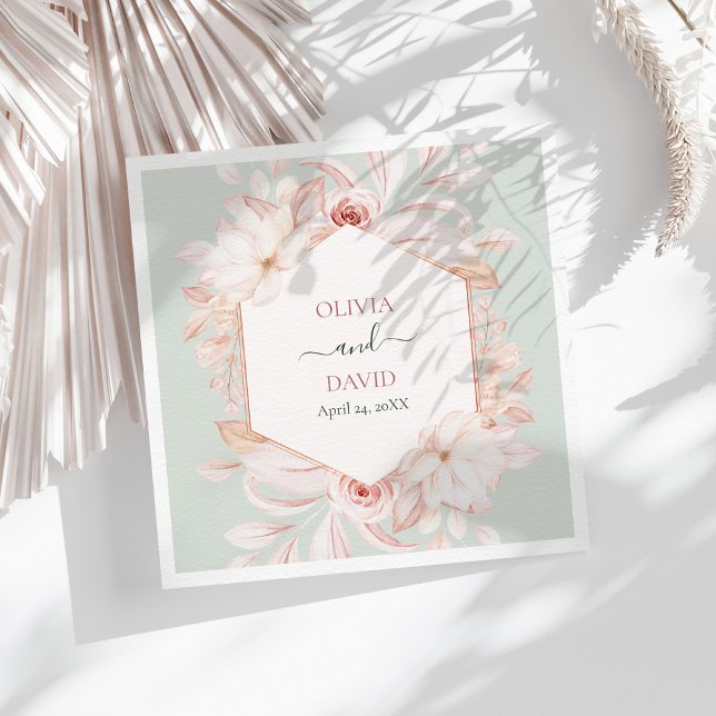Boho Sagegröna och rosa rosbröllopsservetter Pappersservett (Boho Sage Green and Pink Roses Wedding Napkins on a sunny table with white dry botanicals)