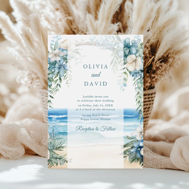 Boho Strand Vattenfärg Blommig Båge Bröllop Inbjudningar (Boho Beach Watercolor Floral Arch Wedding Invitation on a sunny table with white pampas grass)