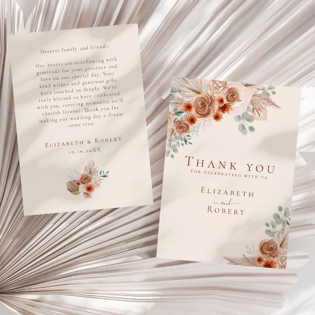 Boho Terracotta Blommigt Pampas Grass Bröllop Tack Kort (Boho Terracotta Floral Pampas Grass Wedding Thank You Card on a sunny neutral dry palm leaf.)