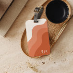 Boho Terracotta Monogram Initialer Luggage Tag Bagagebricka<br><div class="desc">Det här är en boho-matad bagagetagg med ett modernt typsnitt och nyanser av terracotta kräm. Alla formuleringar och färg är redigerbara. // Om du vill ha matchande artiklar går du till "TRAVEL ACCESSORIES"-samlingen i The By Nicole Design Zazzle-butiken. * Om du tycker om den här designen men inte ser den...</div>