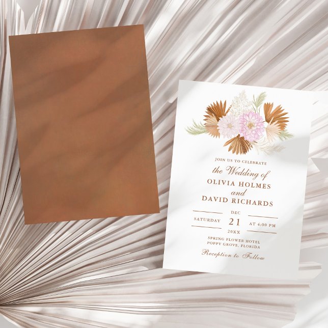 Boho Terracotta Pampas Grass and Flowers Bröllop Inbjudningar (Boho Terracotta Pampas Grass and Flowers Wedding Invitation on a sunny neutral dry palm leaf.)