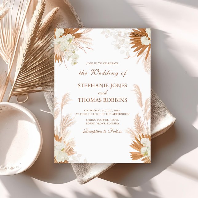Boho Terracotta Pampas Grass Orchid Bröllop Inbjudningar (Boho Terracotta Pampas Grass Orchid Wedding Invitation on a boho wedding table)