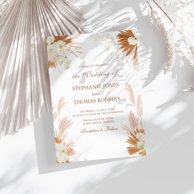 Boho Terracotta Pampas Grass Orchid Bröllop Inbjudningar (Boho Terracotta Pampas Grass Orchid Wedding Invitation on a sunny white table.)