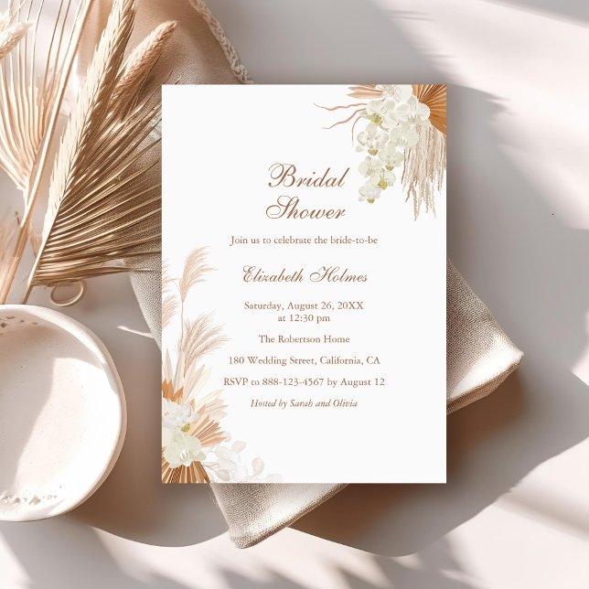 Boho Terracotta Pampas Grass Orchid Möhippa Inbjudningar (Boho Terracotta Pampas Grass Orchid Bridal Shower Invitation on boho table with dry palm leaf.)