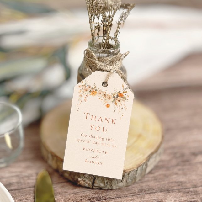 Boho Terracotta Wildblommor Bröllop Tack Presentetikett (Boho Terracotta Wildflowers WeddinG Thank You Gift Tags on a small bottle with dry flowers.)