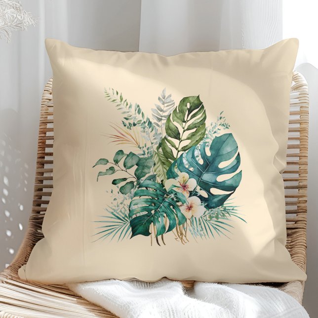 Boho Tropical Flowers and Löv Summer Kudde (Boho Tropical Flowers and Leaves Summer Throw Pillow in a sunny rattan armchair.)