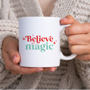 Boho tror på ett modernt typsnitt för magiska jula kaffemugg