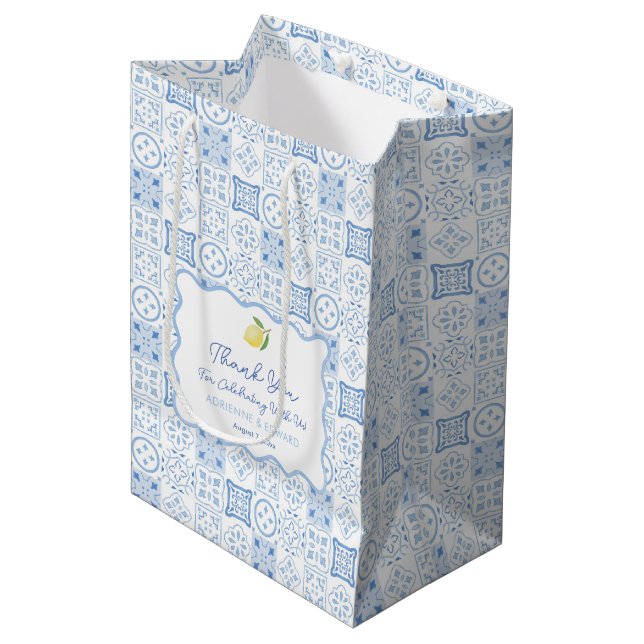 Boho Vågigt Gräns Lemon Blue Tile Bröllop Välkomme (Framsidan Vinklad)
