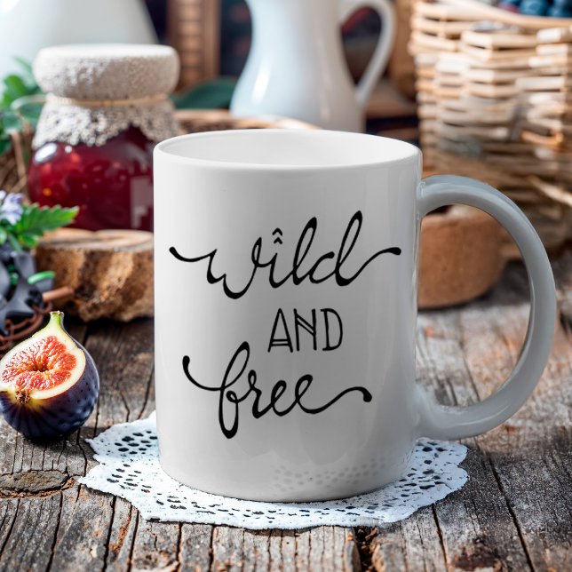 Boho Vild & Free Hand-Lettering Kaffemugg (For the free spirit or wild at heart person. This makes a great gift for a special someone)